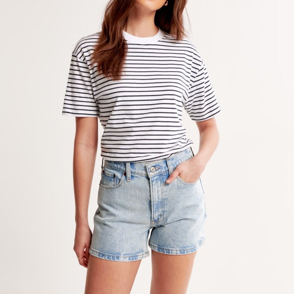 NWT A&F 4" Mom Short High Rise